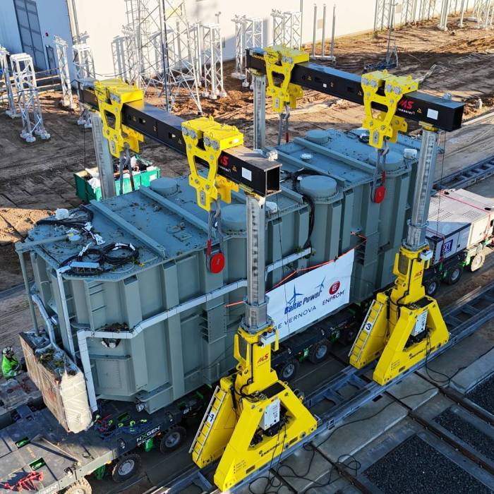 Podnoszenie transformatora 354 ton przy użyciu systemu podnoszenia Enerpac. 