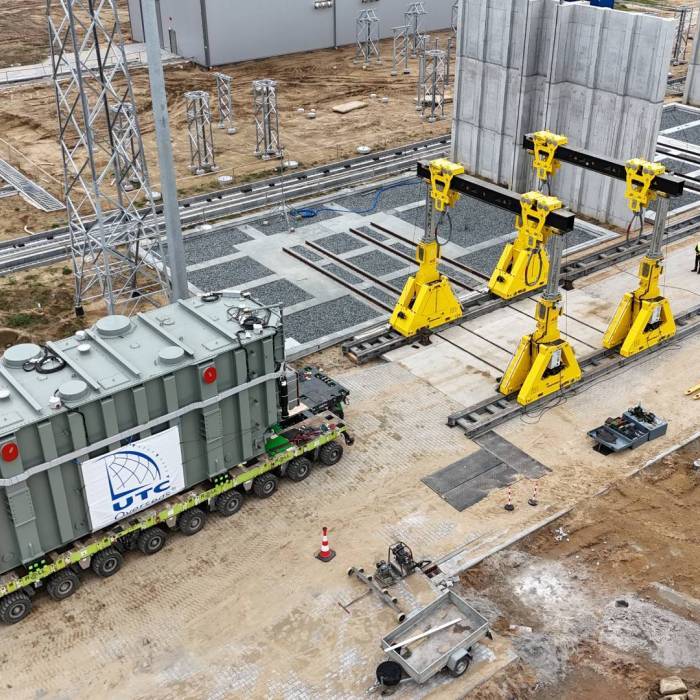 Relokacja transformatora 354 t z wykorzystaniem hydraulicznego systemu bramowego. 
