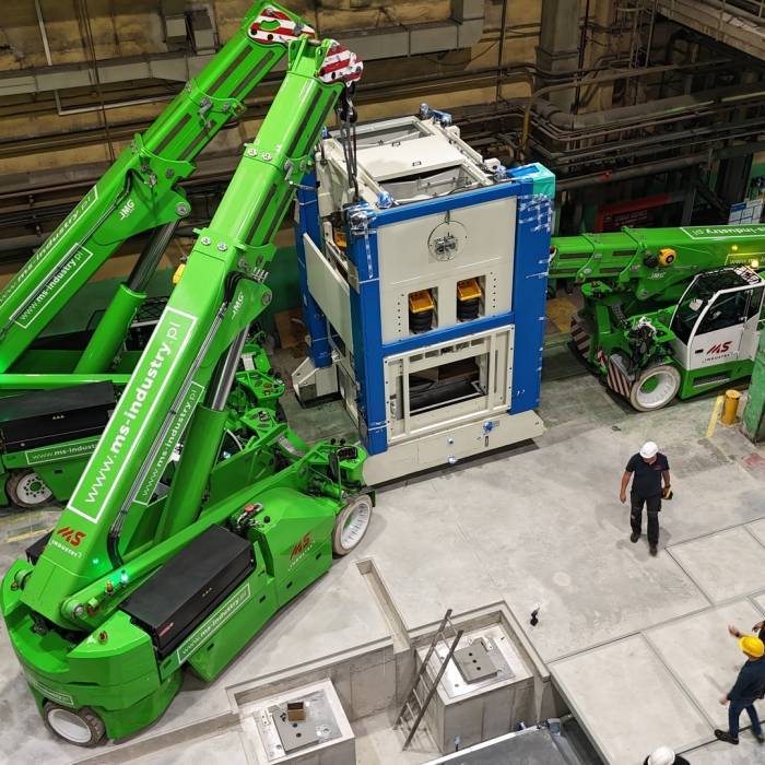 Wprowadzenie prasy 75 ton do hali produkcyjnej z użyciem dźwigów elektrycznych. 