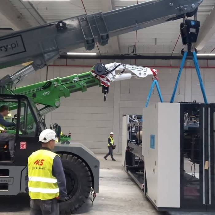 Rozladunek modulu tekturnicy z wykorzystaniem zurawia przemyslowego MS Industry. 