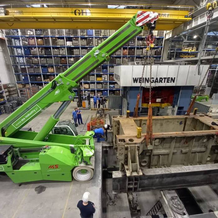 Demontaz segmentu prasy Erfurt z uzyciem zurawia elektrycznego JMG. 