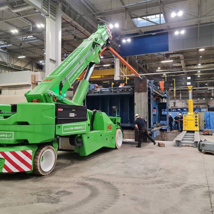Montaz prasy Schuler w zakladzie Polmotors z wykorzystaniem zurawia JMG. 