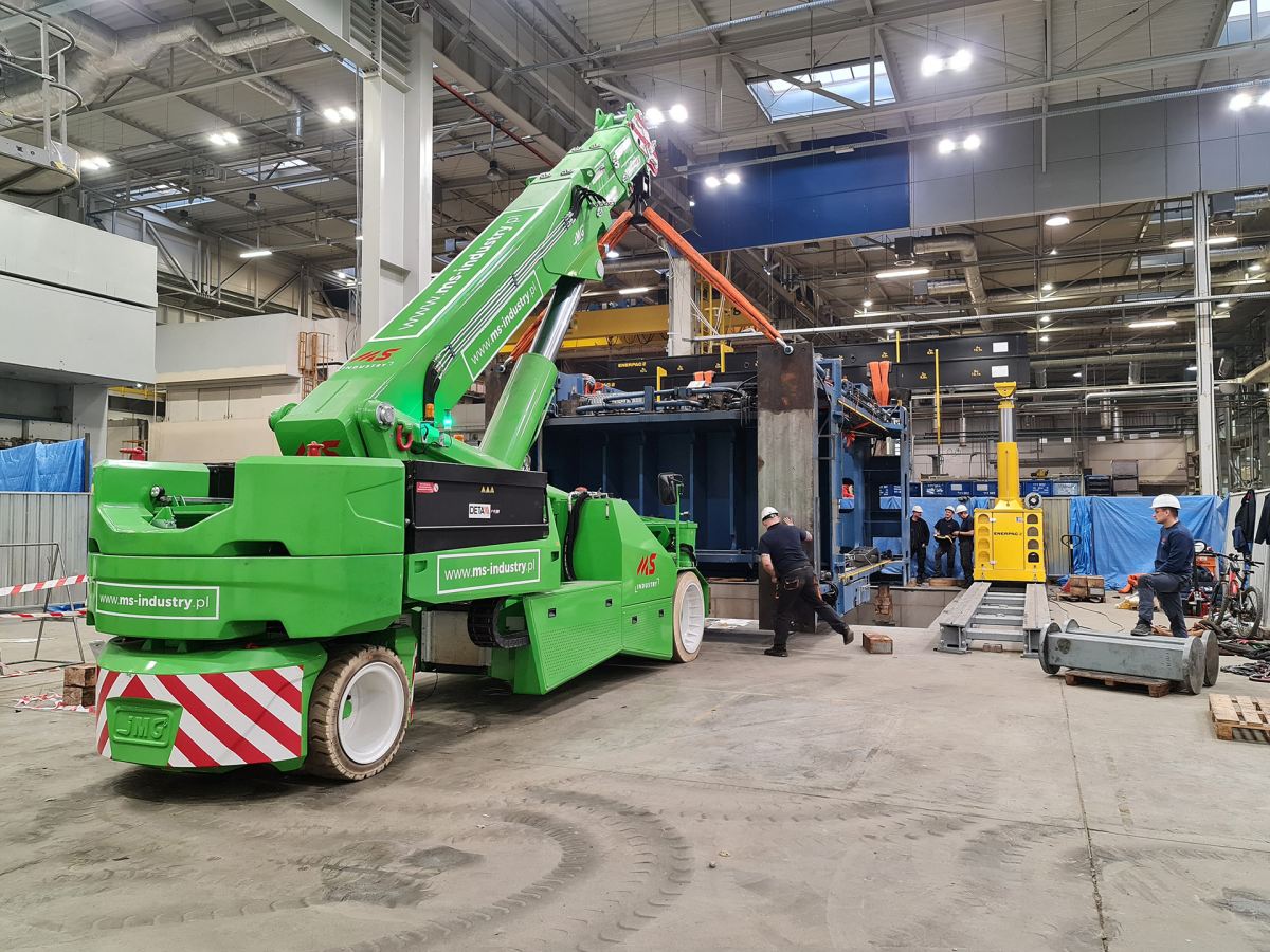 Assembly of Schuler press at Polmotors plant