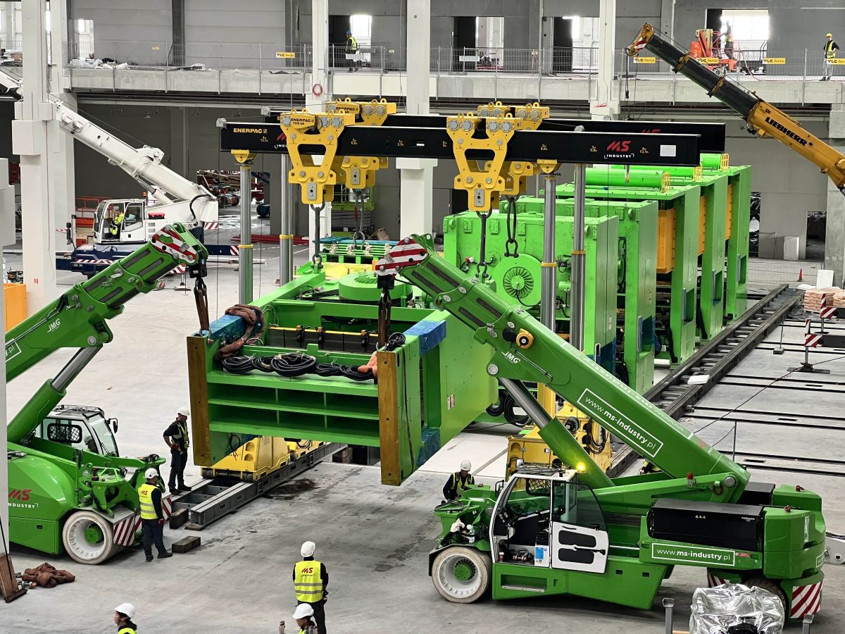 Vykládka, vodoinštalácia, zakladanie, 6 lisov s hmotnosťou 75 ton