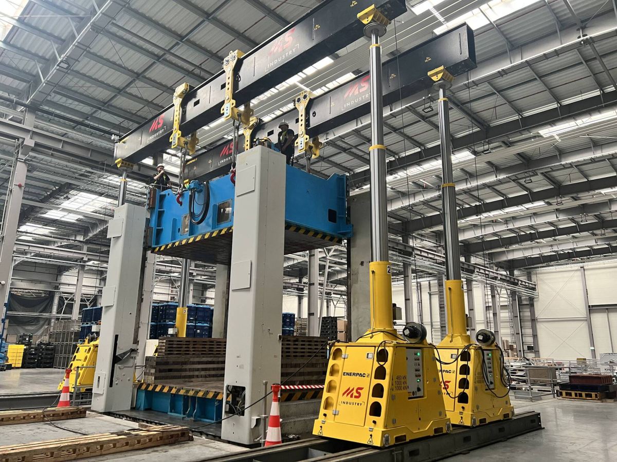 Montaż pras – instalacja i uruchomienie pras przemysłowych